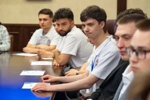 Студенты Донецкого национального технического университета успешно завершили стажировку в КГЭУ
